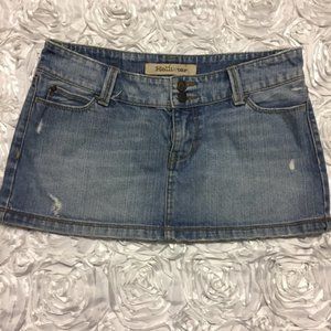 Hollister denim mini skirt... summertime sexy!